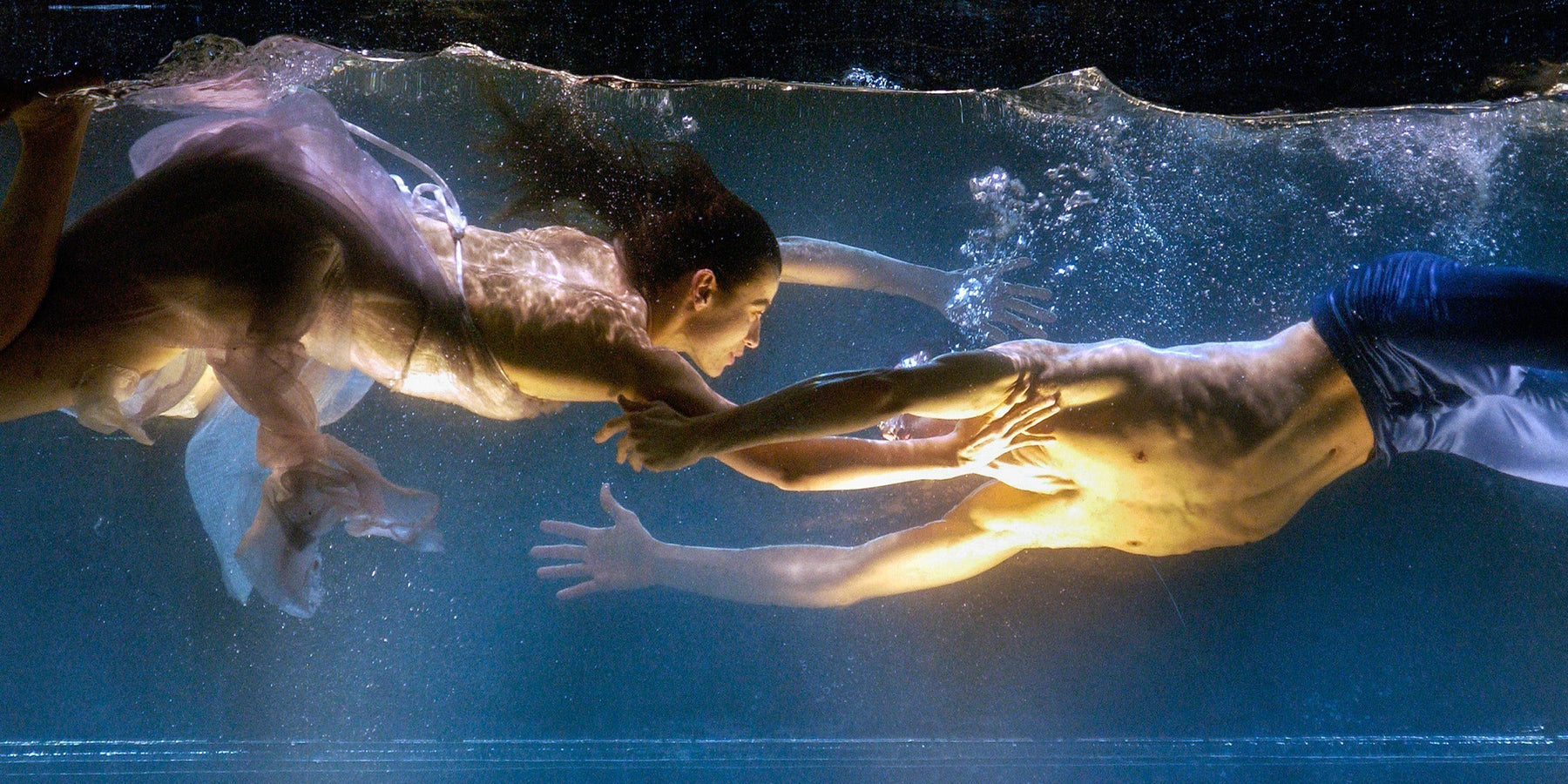 SASHA WALTZ & GUESTS – Zeitgenössischer Tanz in Buchform