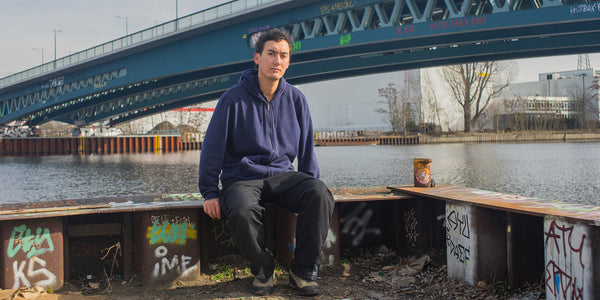 INTERVIEW MIT SIMON
SHIM-SUTCLIFFE