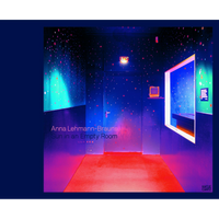 Das Buchcover von Anna Lehmann-Brauns Sun in an Empty Room zeigt einen leeren Raum in neonartigen Blau- und Violetttönen. Die Wände sind mit bunten, leuchtenden Punkten übersät, die an Sterne erinnern. Der Boden ist leuchtend rot. Im Hintergrund befindet sich eine Tür mit einem Notausgangsschild darüber und rechts ein hell erleuchtetes, großes Fenster.
