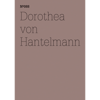 Ein staubrosafarbenes Cover. Oben links steht in dünner schwarzer Schrift Nº088 und darunter auf drei Zeilen der Name Dorothea von Hantelmann.