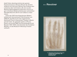 Eine Buchseite mit zweispaltigem Layout. Links ein Textabschnitt auf weißem Hintergrund über die Kunst von Edvard Munch zur Zeit des Nationalsozialismus. Rechts, auf dunklem, blaugrünem Hintergrund, steht die Überschrift R → Revolver. Darunter ist eine historische Röntgenaufnahme von Edvard Munchs linker Hand zu sehen, die eine Knochenverletzung am Mittelfinger zeigt. Unter dem Bild befindet sich eine Bildunterschrift.