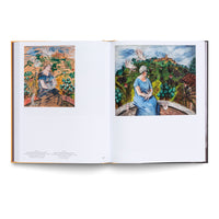 Ein aufgeschlagenes Kunstbuch, das auf den gegenüberliegenden Seiten zwei farbenfrohe, expressionistische Gemälde zeigt, die beide eine Frau in einem blauen Kleid darstellen, die von weißen Tauben umgeben ist und vor einer Landschaft sitzt.